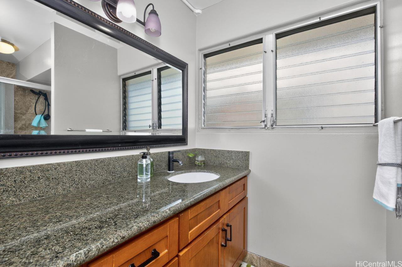 Colonnade on the Greens condo # 1-901, Aiea, Hawaii - photo 10 of 24