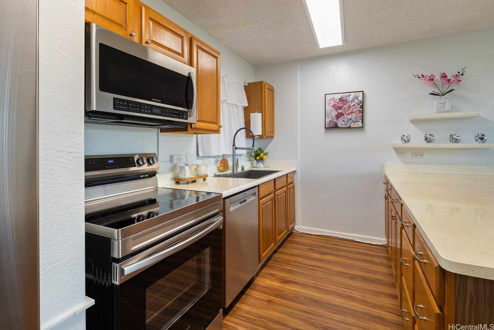 Colonnade on the Greens condo # 2102, Aiea, Hawaii - photo 9 of 25