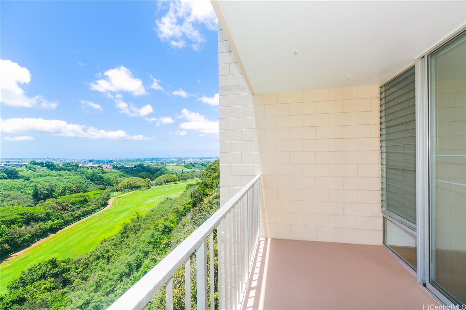 Colonnade on the Greens condo # 2-604, Aiea, Hawaii - photo 3 of 25