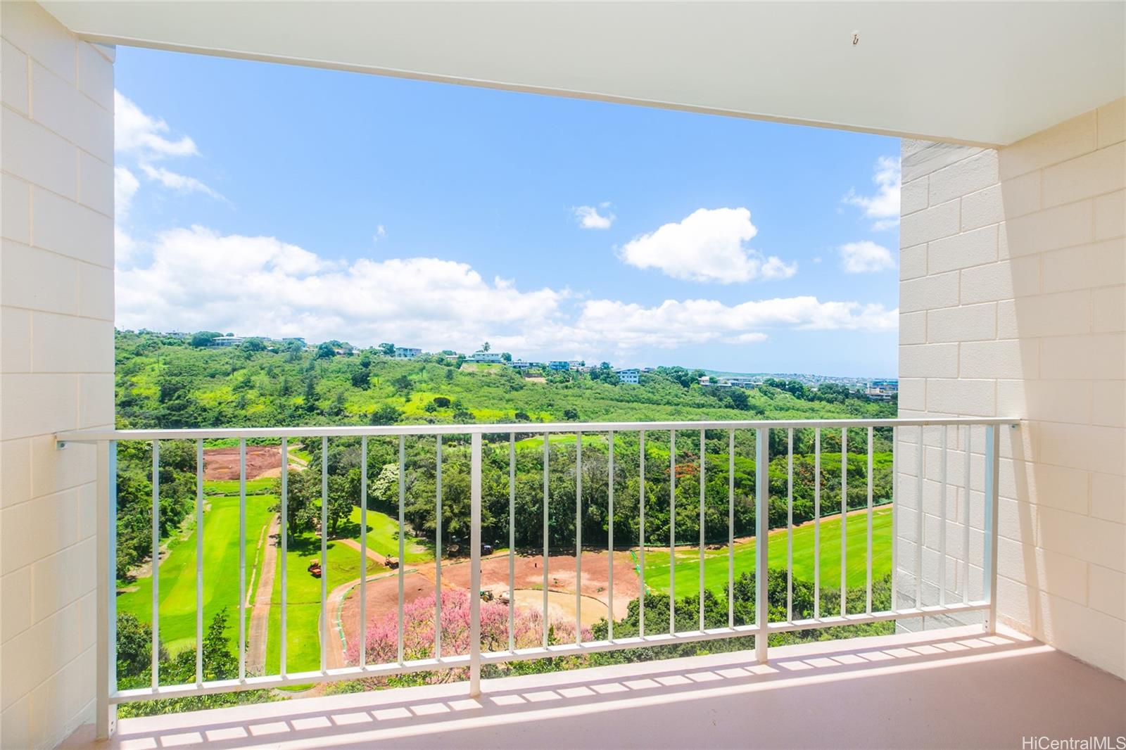 Colonnade on the Greens condo # 2-604, Aiea, Hawaii - photo 4 of 25