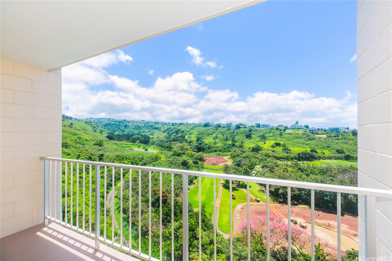 Colonnade on the Greens condo # 2-604, Aiea, Hawaii - photo 5 of 25