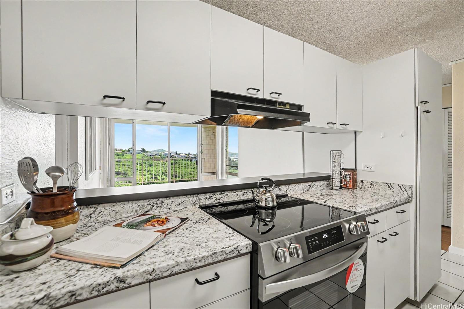 Colonnade on the Greens condo # 2-903, Aiea, Hawaii - photo 2 of 25