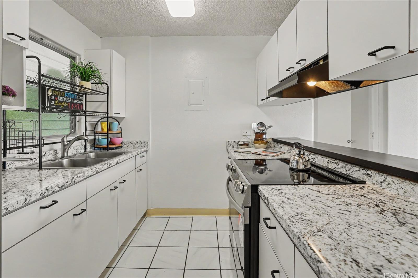 Colonnade on the Greens condo # 2-903, Aiea, Hawaii - photo 3 of 25