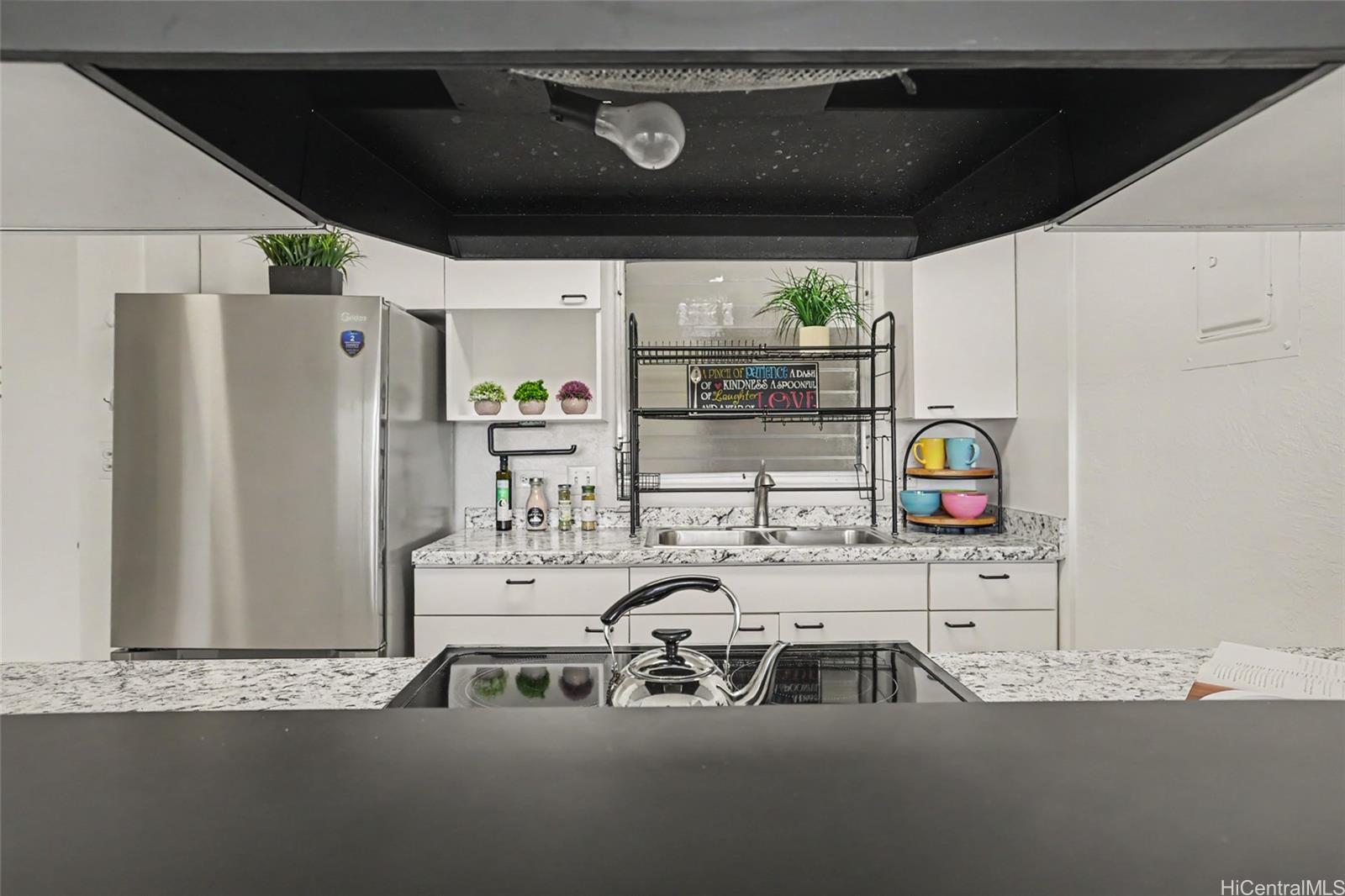 Colonnade on the Greens condo # 2-903, Aiea, Hawaii - photo 4 of 25