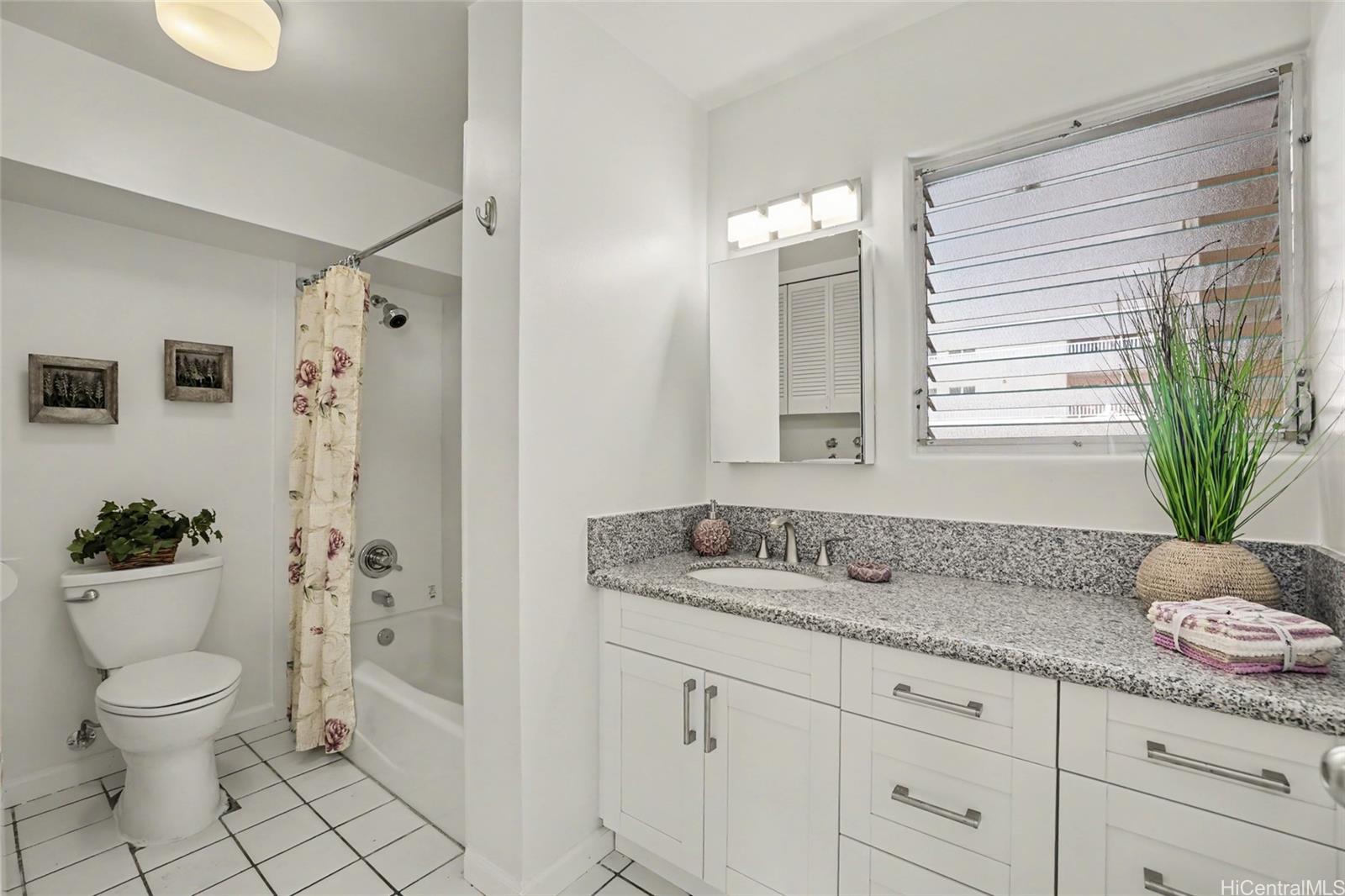 Colonnade on the Greens condo # 2-903, Aiea, Hawaii - photo 9 of 25