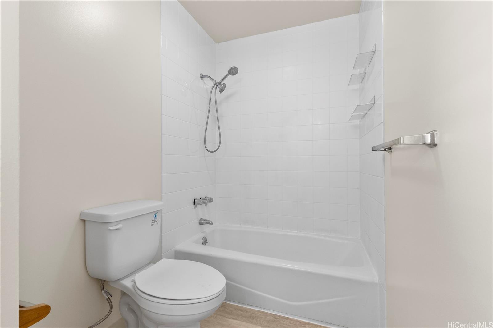 Colonnade on the Greens condo # 3-1103, Aiea, Hawaii - photo 11 of 25