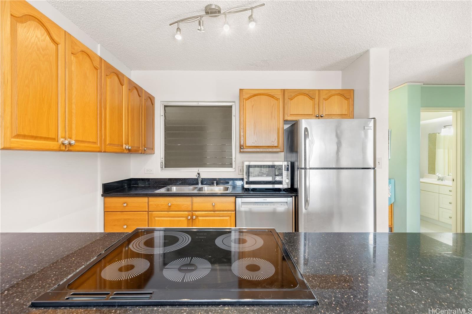 Colonnade on the Greens condo # 4301, Aiea, Hawaii - photo 5 of 25