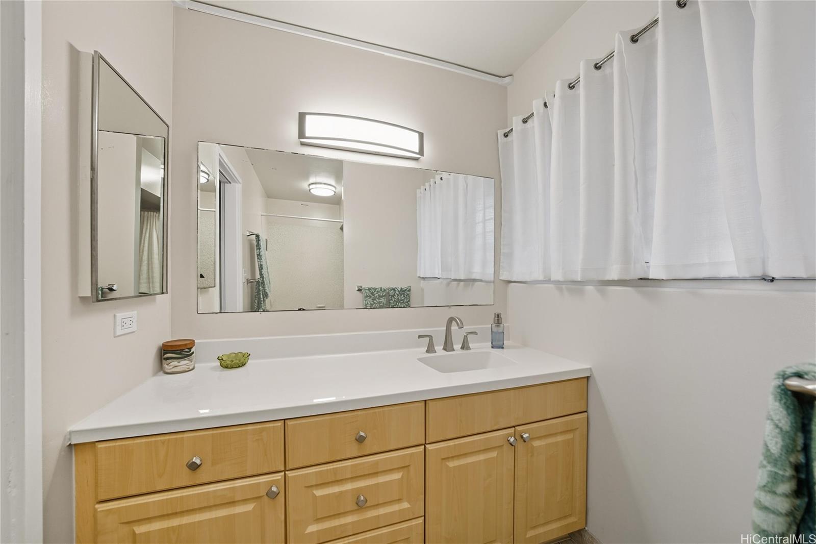 Colonnade on the Greens condo # 4703, Aiea, Hawaii - photo 14 of 24