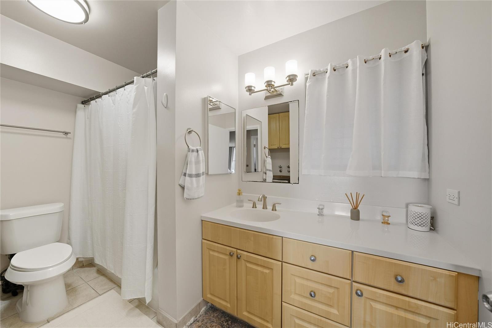 Colonnade on the Greens condo # 4703, Aiea, Hawaii - photo 16 of 24