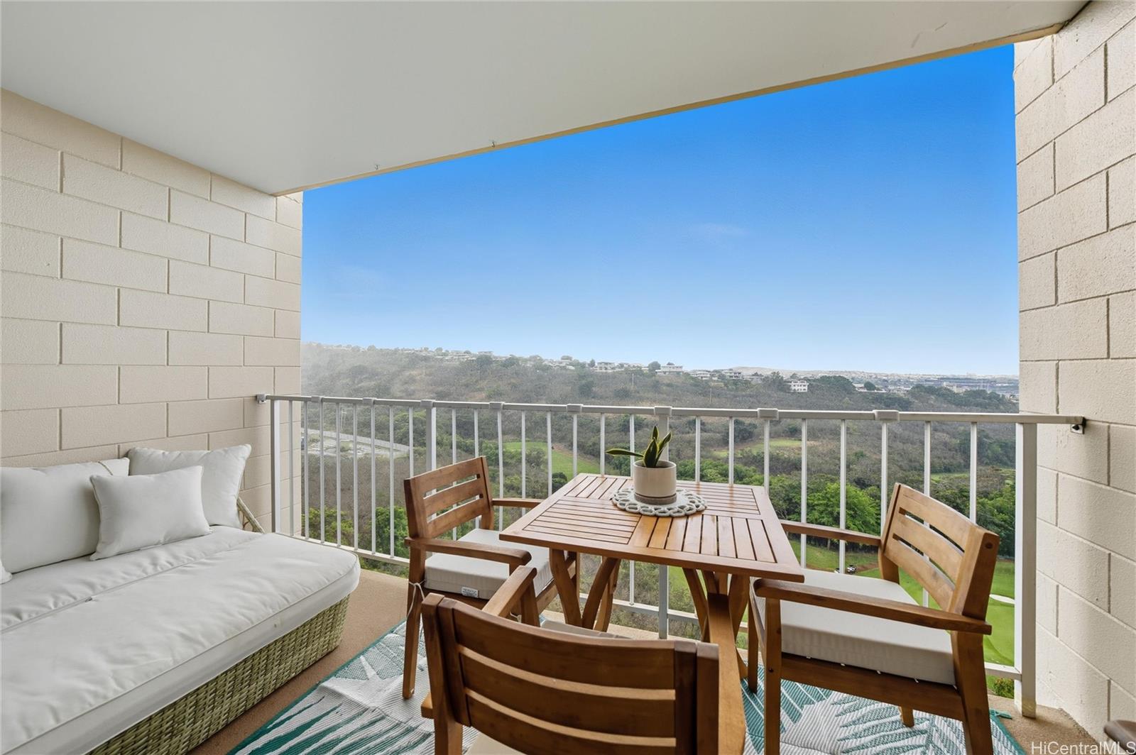 Colonnade on the Greens condo # 4703, Aiea, Hawaii - photo 6 of 24