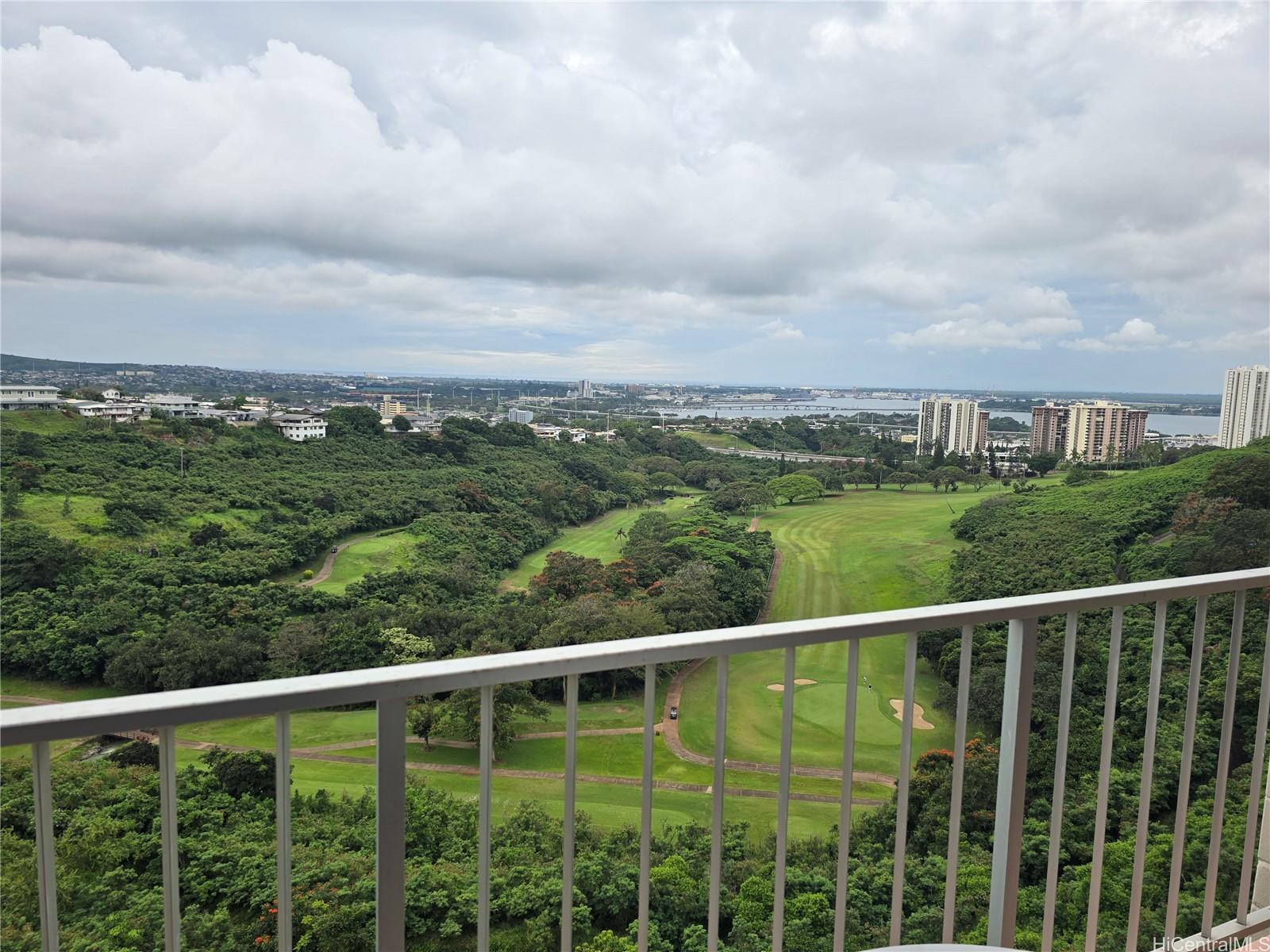 Colonnade on the Greens condo # 51101, Aiea, Hawaii - photo 2 of 14