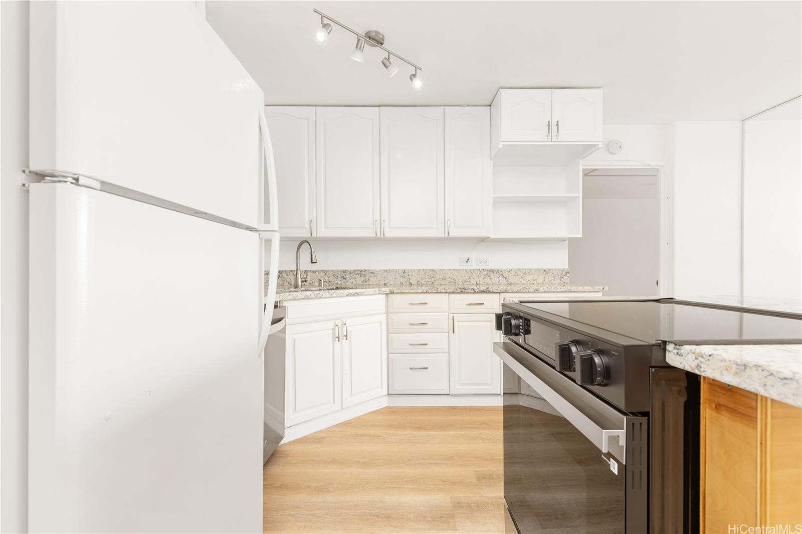 98-719 Iho Pl Aiea - Rental - photo 5 of 25