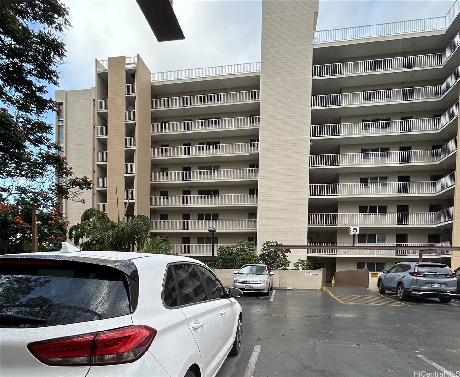 Colonnade on the Greens condo # 5-1404, Aiea, Hawaii - photo 16 of 17