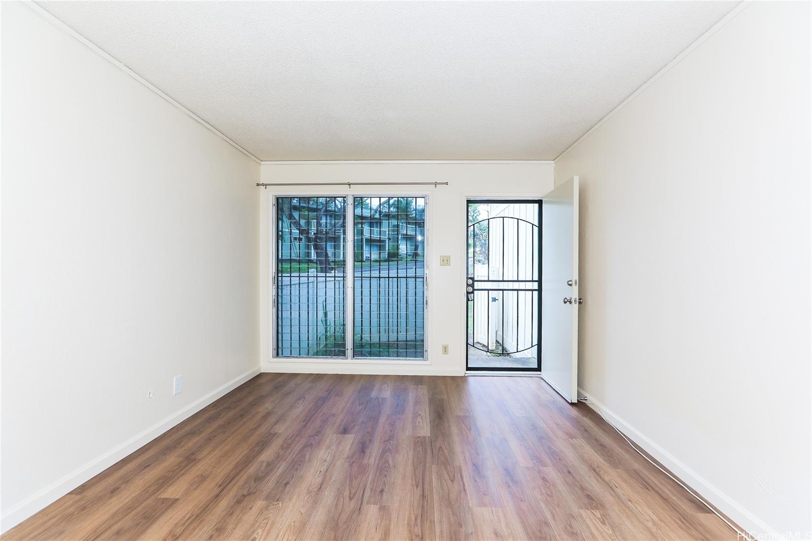 98-733 Kaonohi St Aiea - Rental - photo 3 of 23