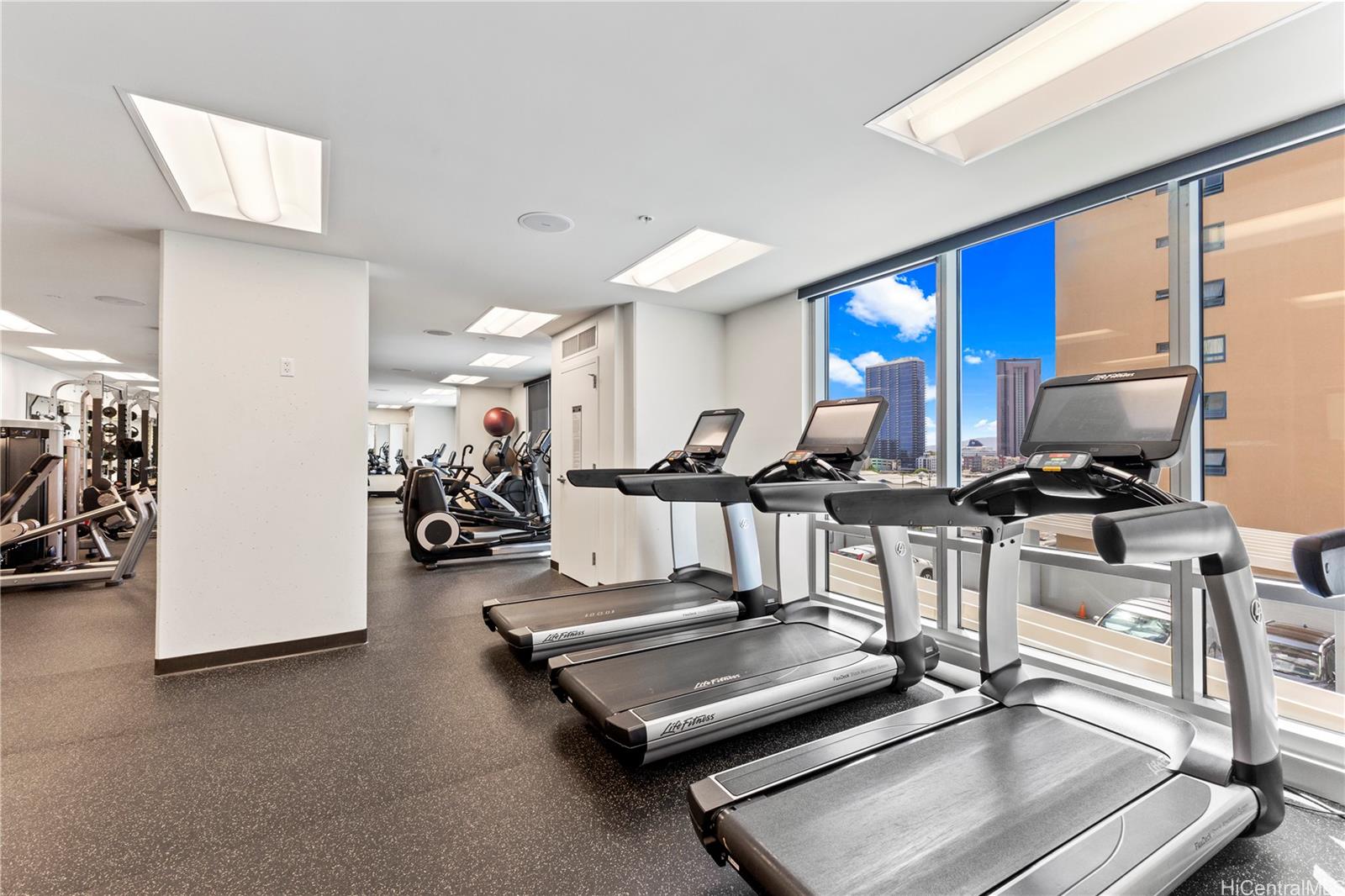 988 Halekauwila condo # 3305, Honolulu, Hawaii - photo 23 of 25