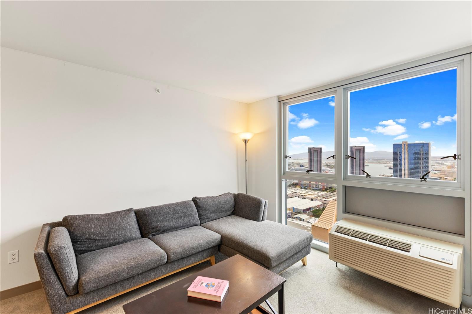 988 Halekauwila condo # 3305, Honolulu, Hawaii - photo 4 of 25