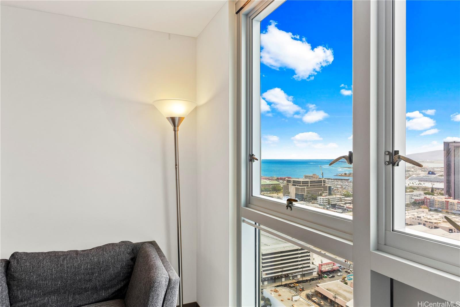 988 Halekauwila condo # 3305, Honolulu, Hawaii - photo 5 of 25