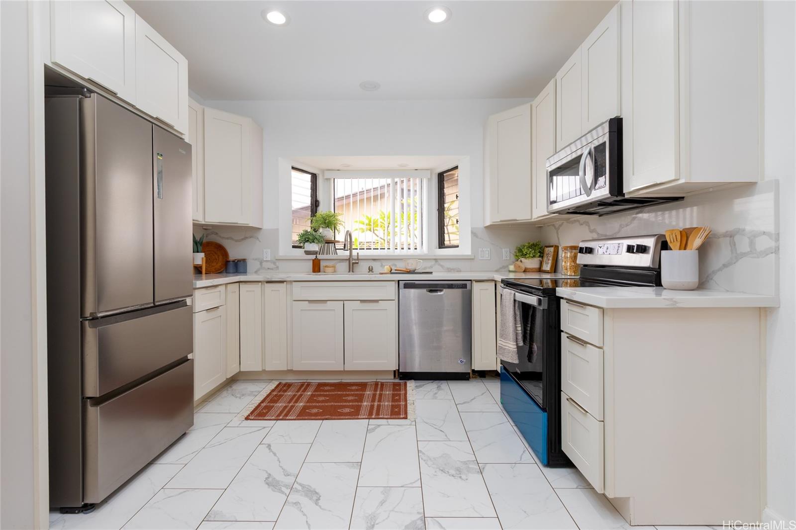 98-827  Ainanui Loop Royal Summit, PearlCity home - photo 6 of 25