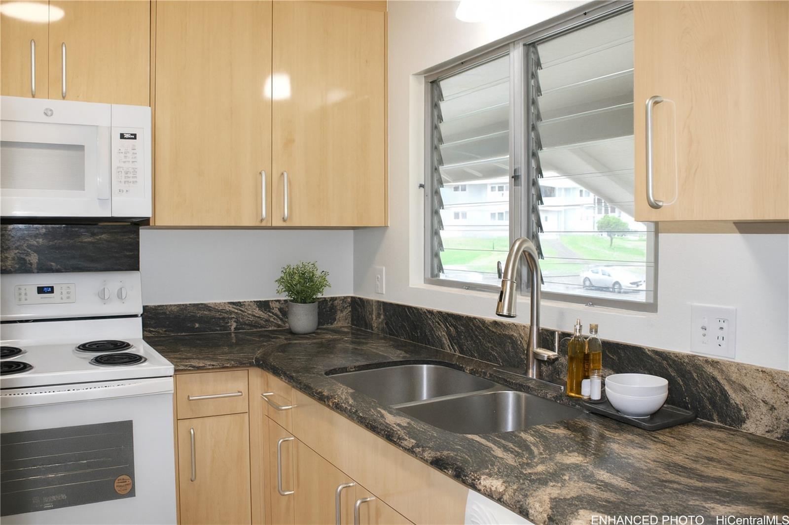 98-833 Noelani St townhouse # 155, Pearl City, Hawaii - photo 3 of 8