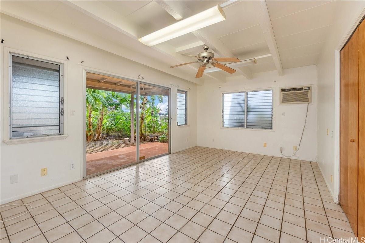 98-881  Kaamilo Street Aiea Heights, PearlCity home - photo 6 of 15