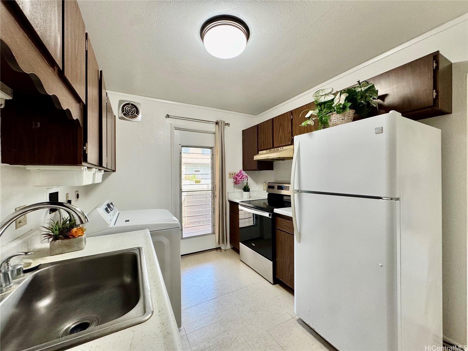 98-889 Kaonohi Street townhouse # 76, Aiea, Hawaii - photo 5 of 8