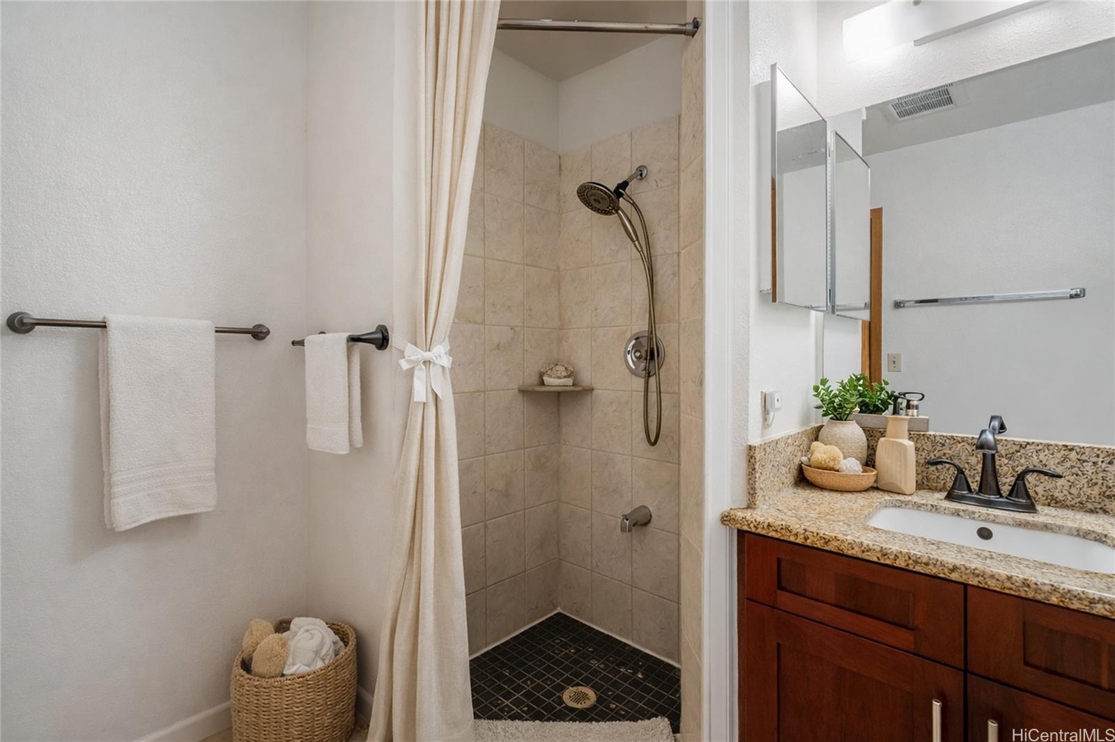 Harbor Pointe condo # 403, Aiea, Hawaii - photo 11 of 19