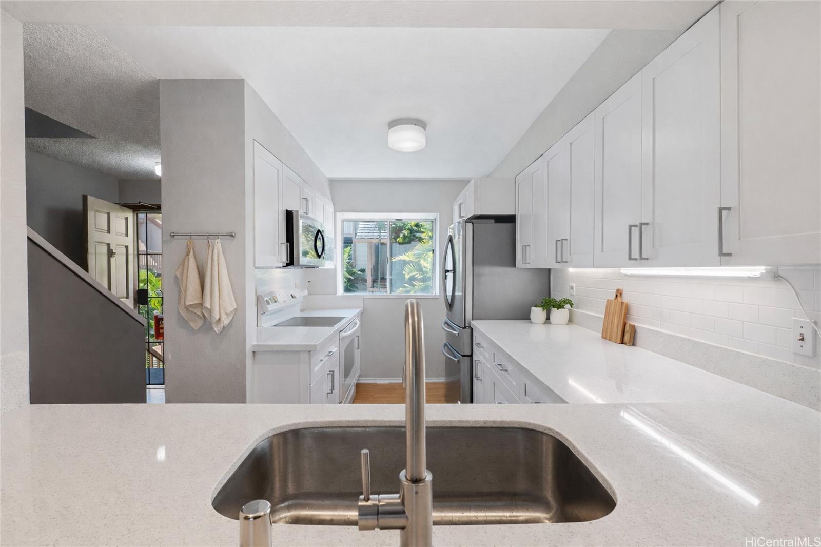 Harbor Pointe condo # 403, Aiea, Hawaii - photo 5 of 19