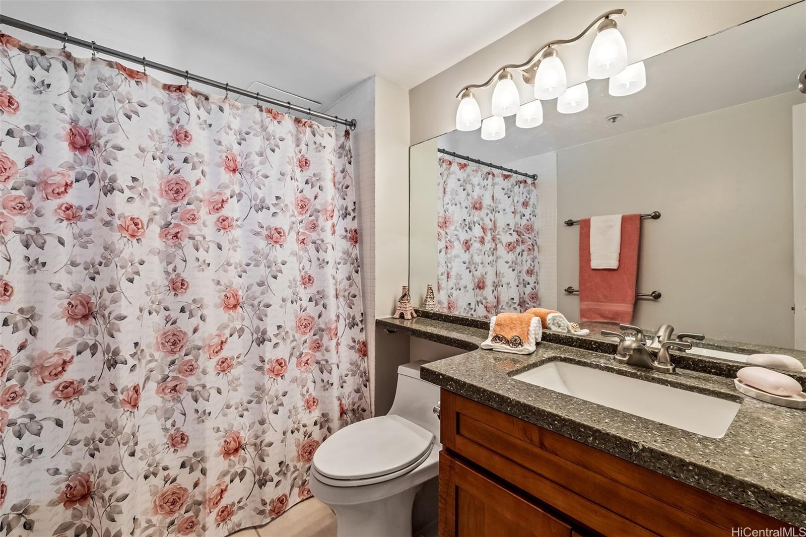 Franklin Towers condo # 17B, Honolulu, Hawaii - photo 13 of 23