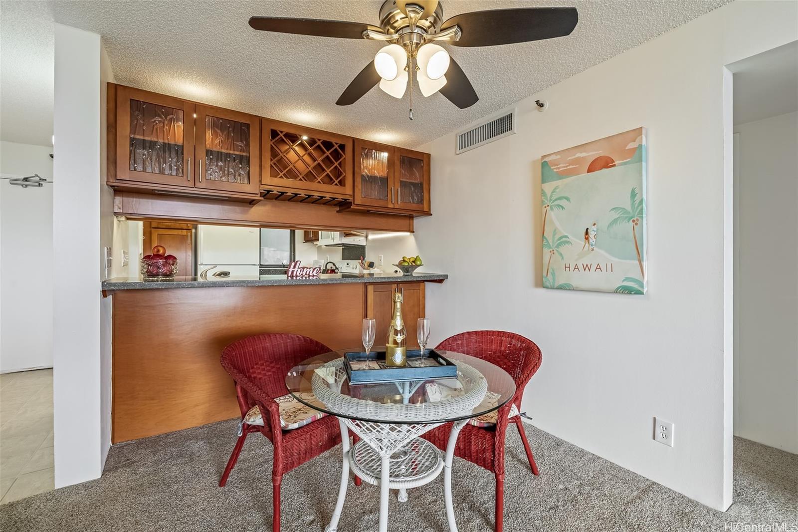 Franklin Towers condo # 17B, Honolulu, Hawaii - photo 6 of 23