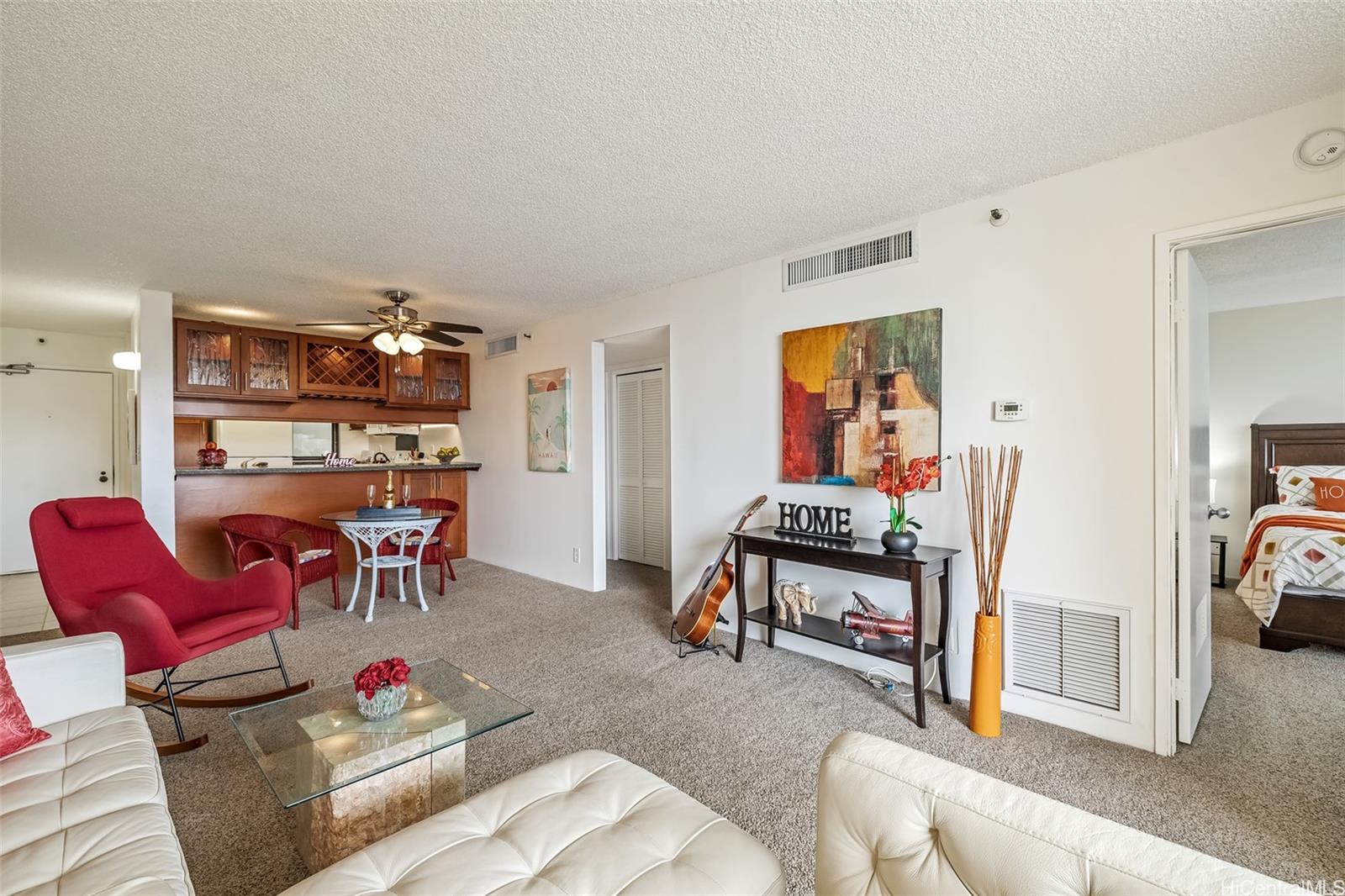 Franklin Towers condo # 17B, Honolulu, Hawaii - photo 7 of 23