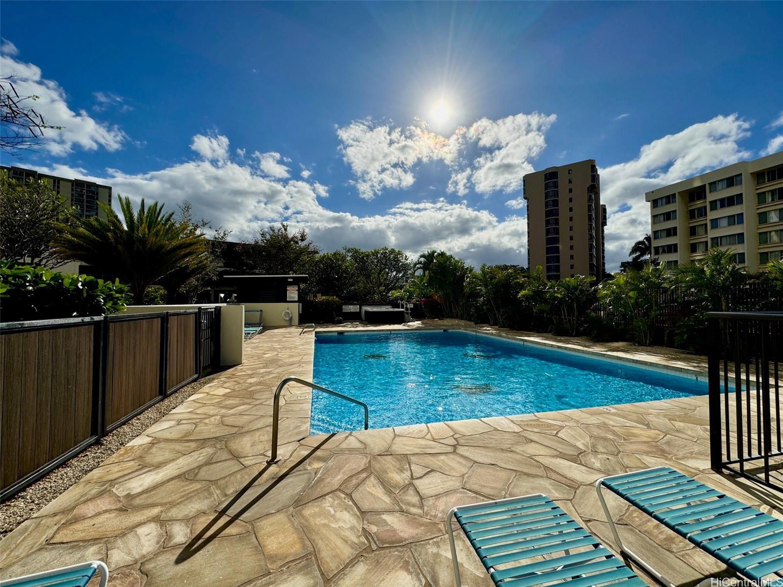 Franklin Towers condo # 18B, Honolulu, Hawaii - photo 3 of 11