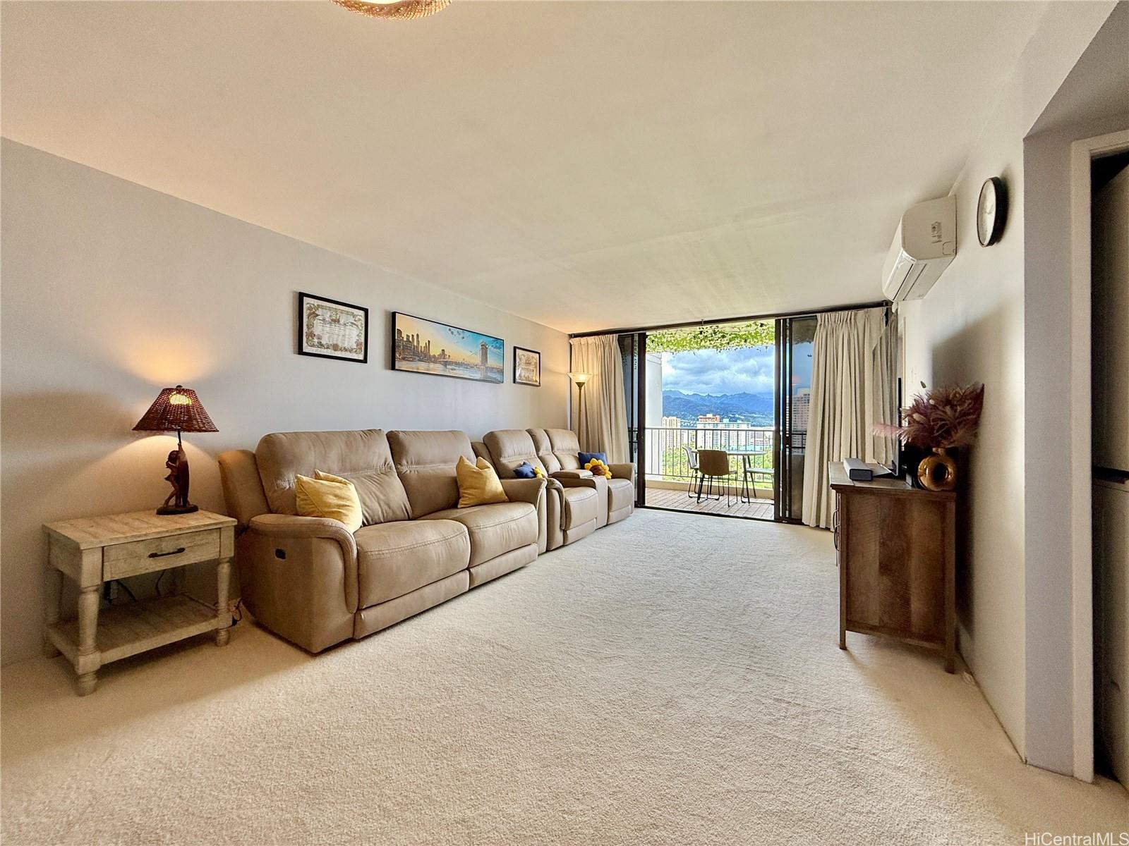 Franklin Towers condo # 19A, Honolulu, Hawaii - photo 2 of 23