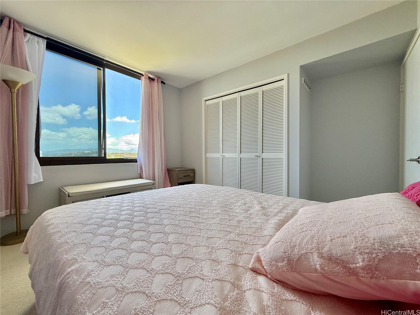 Franklin Towers condo # 19A, Honolulu, Hawaii - photo 12 of 23
