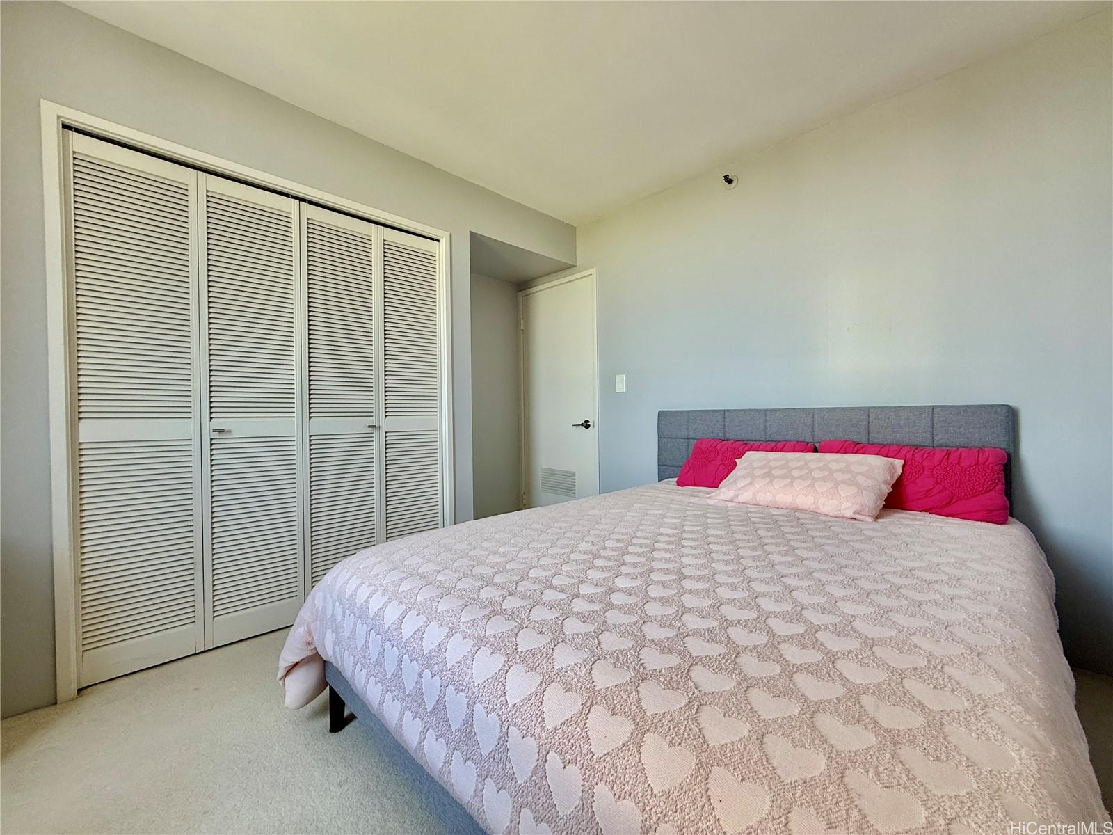 Franklin Towers condo # 19A, Honolulu, Hawaii - photo 13 of 23
