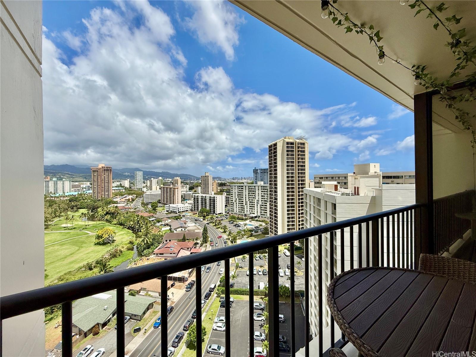 Franklin Towers condo # 19A, Honolulu, Hawaii - photo 16 of 23