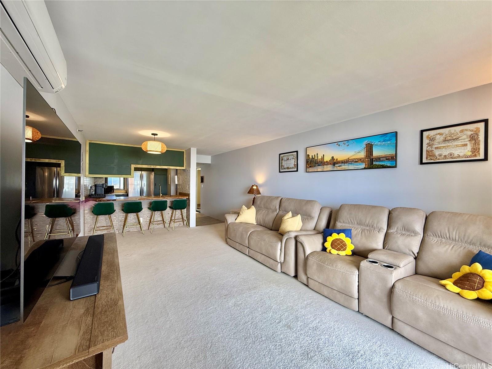 Franklin Towers condo # 19A, Honolulu, Hawaii - photo 3 of 23
