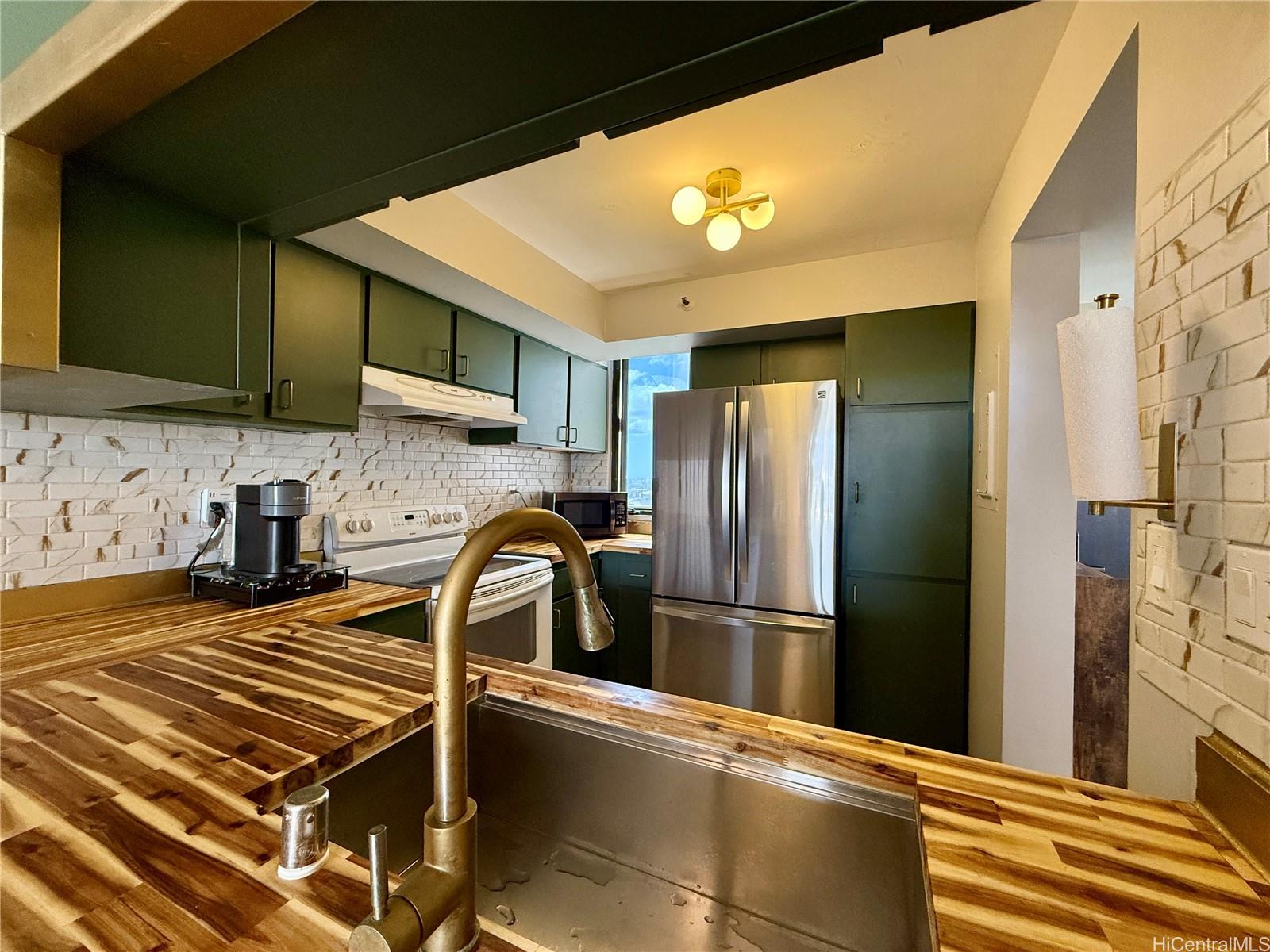 Franklin Towers condo # 19A, Honolulu, Hawaii - photo 6 of 23