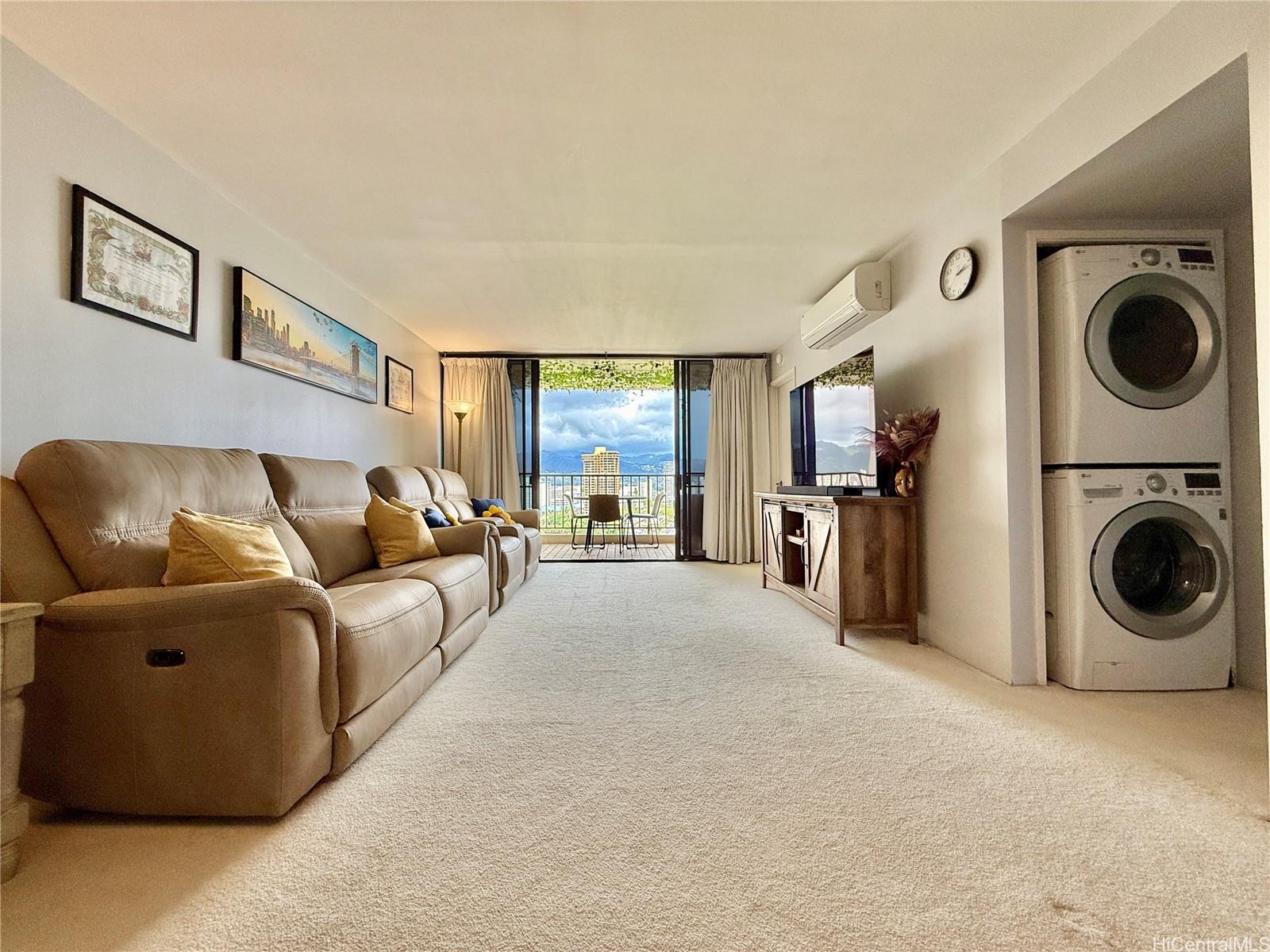 Franklin Towers condo # 19A, Honolulu, Hawaii - photo 2 of 25