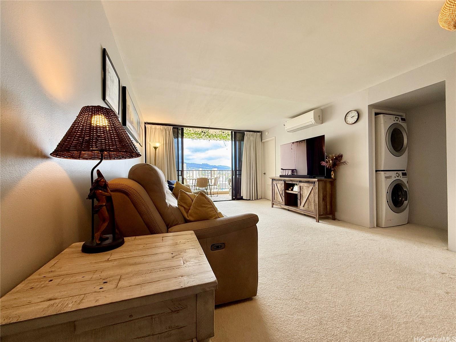 Franklin Towers condo # 19A, Honolulu, Hawaii - photo 3 of 25