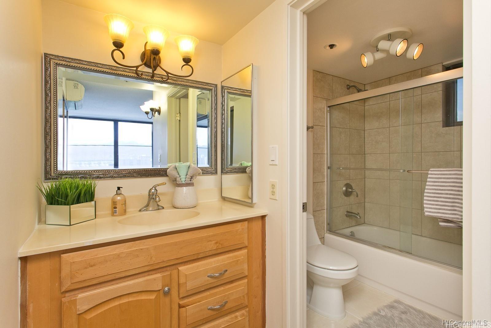 990 Ala Nanala Street Honolulu - Rental - photo 11 of 17