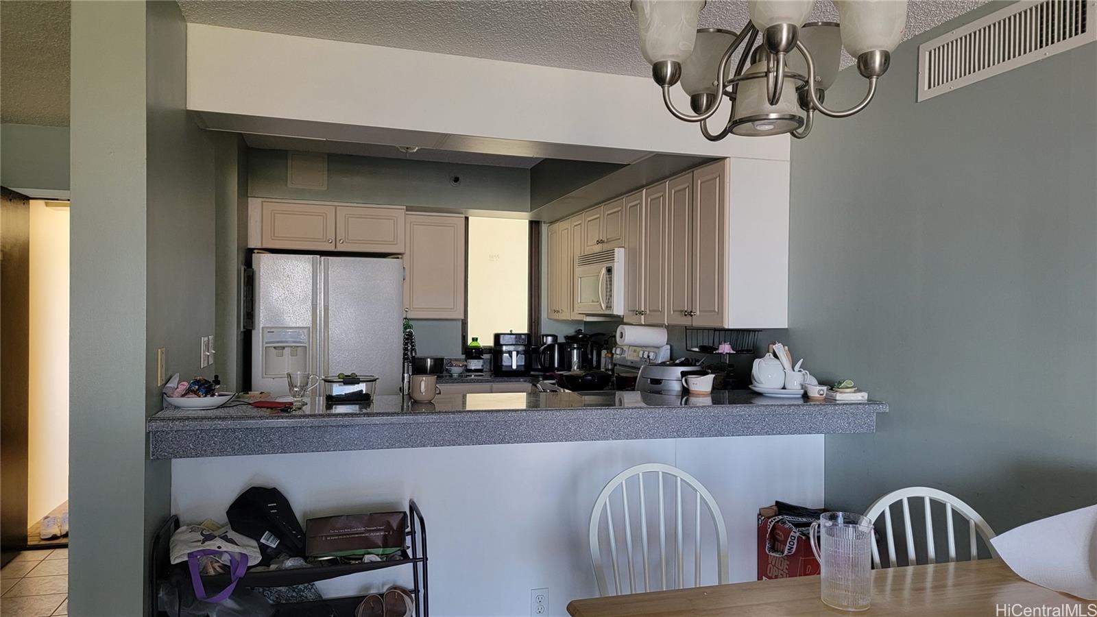 Franklin Towers condo # 22B, Honolulu, Hawaii - photo 5 of 11