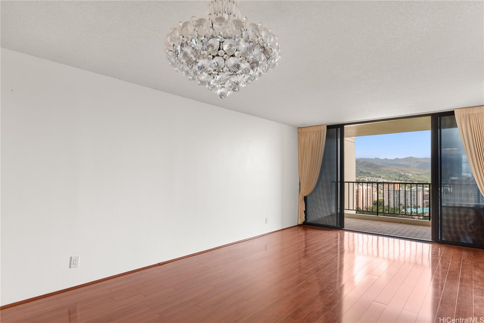 Franklin Towers condo # 32C, Honolulu, Hawaii - photo 2 of 24