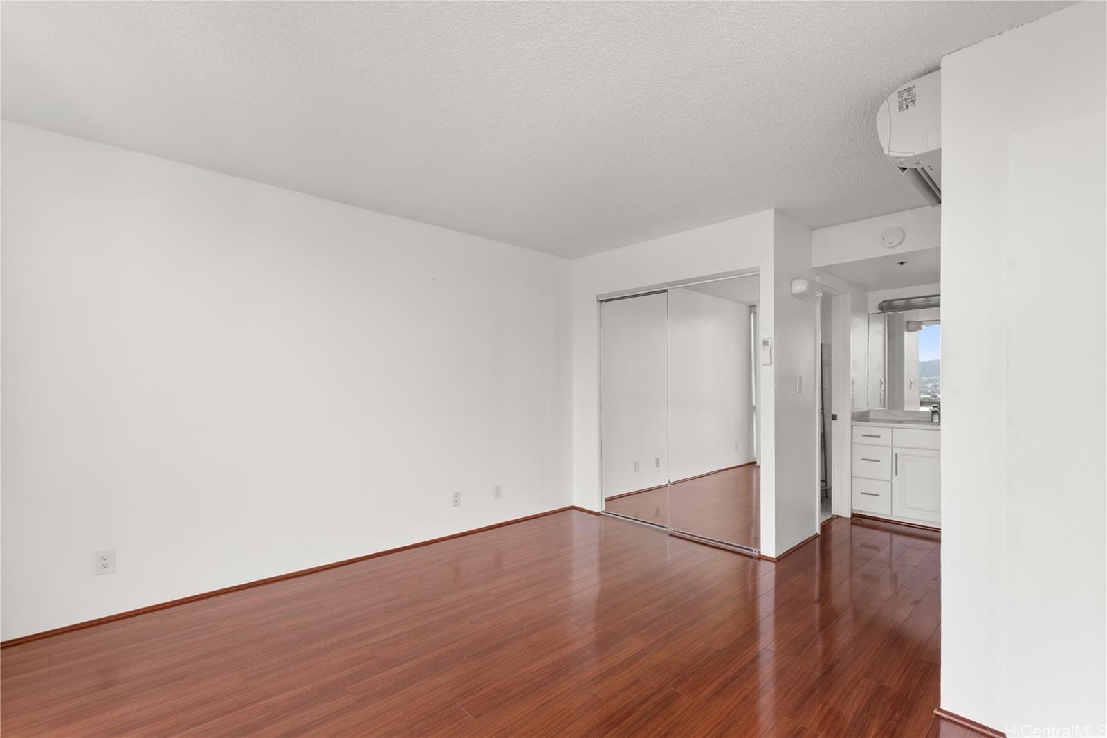 Franklin Towers condo # 32C, Honolulu, Hawaii - photo 11 of 24