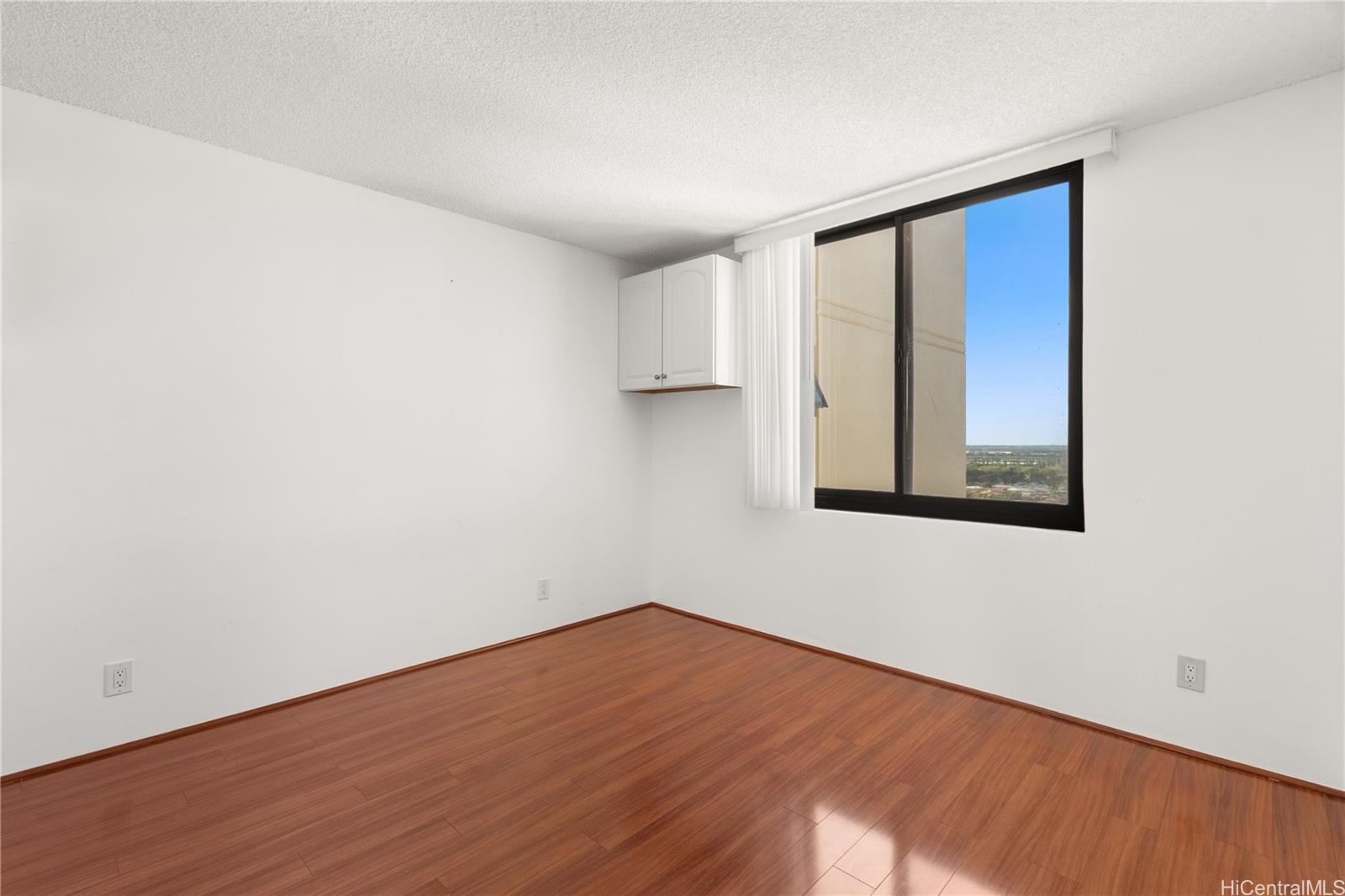 Franklin Towers condo # 32C, Honolulu, Hawaii - photo 13 of 24