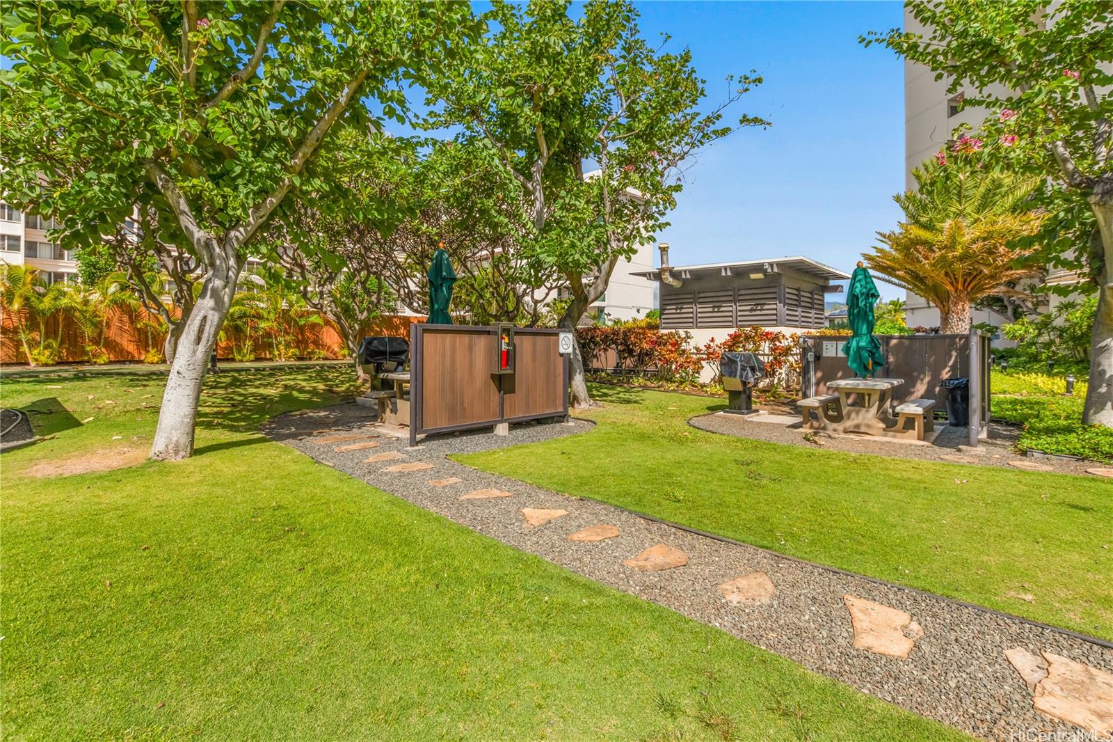 Franklin Towers condo # 32C, Honolulu, Hawaii - photo 16 of 24