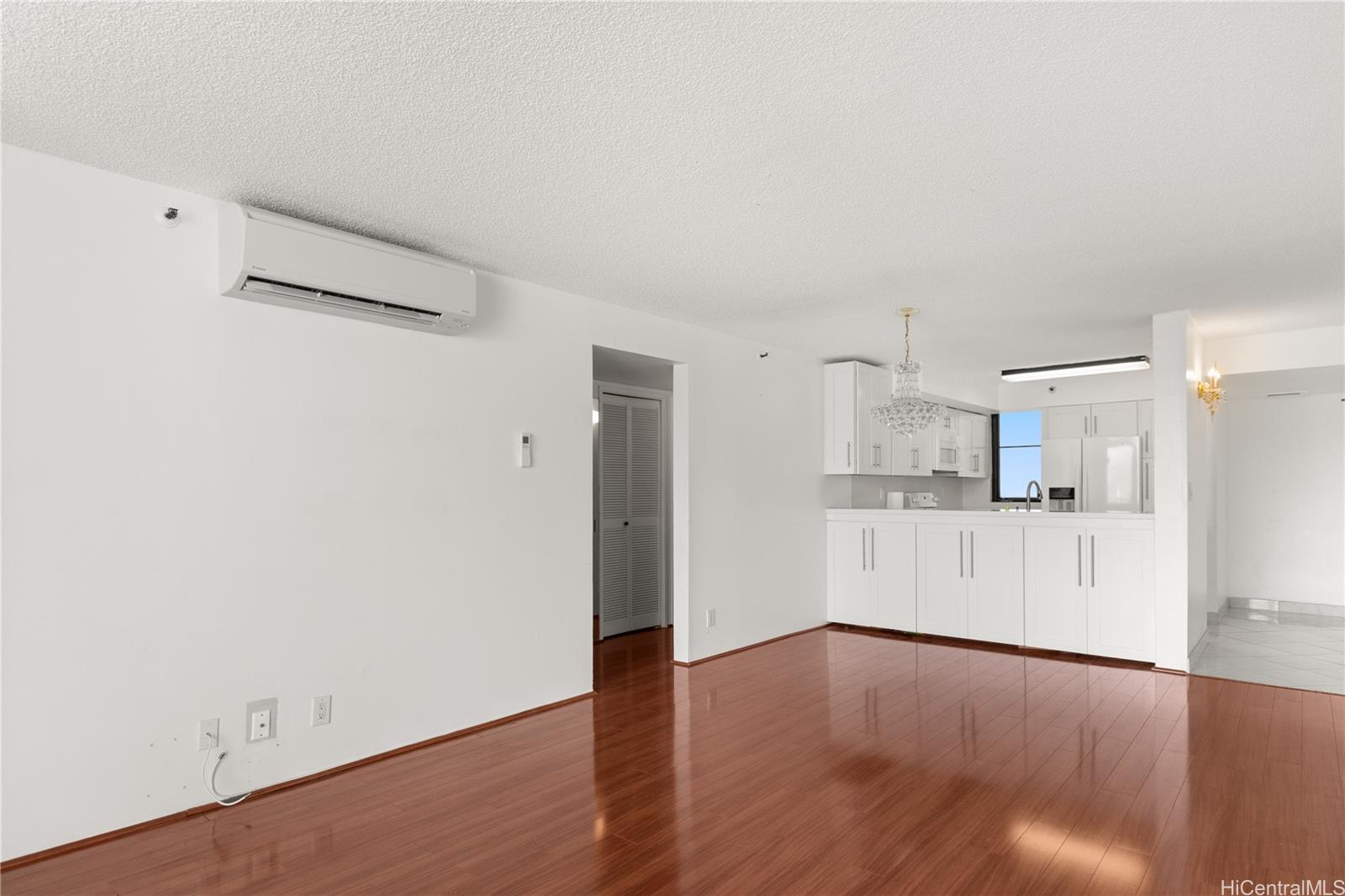 Franklin Towers condo # 32C, Honolulu, Hawaii - photo 7 of 24