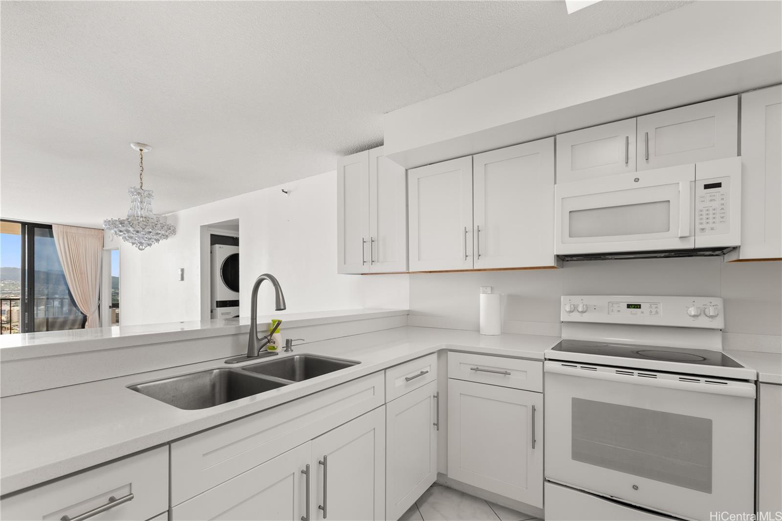 Franklin Towers condo # 32C, Honolulu, Hawaii - photo 10 of 24