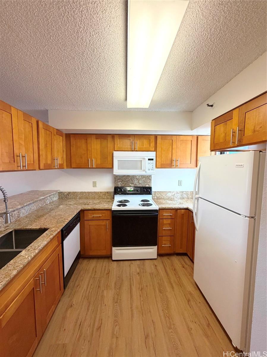 990 Ala Nanala St Honolulu - Rental - photo 2 of 24