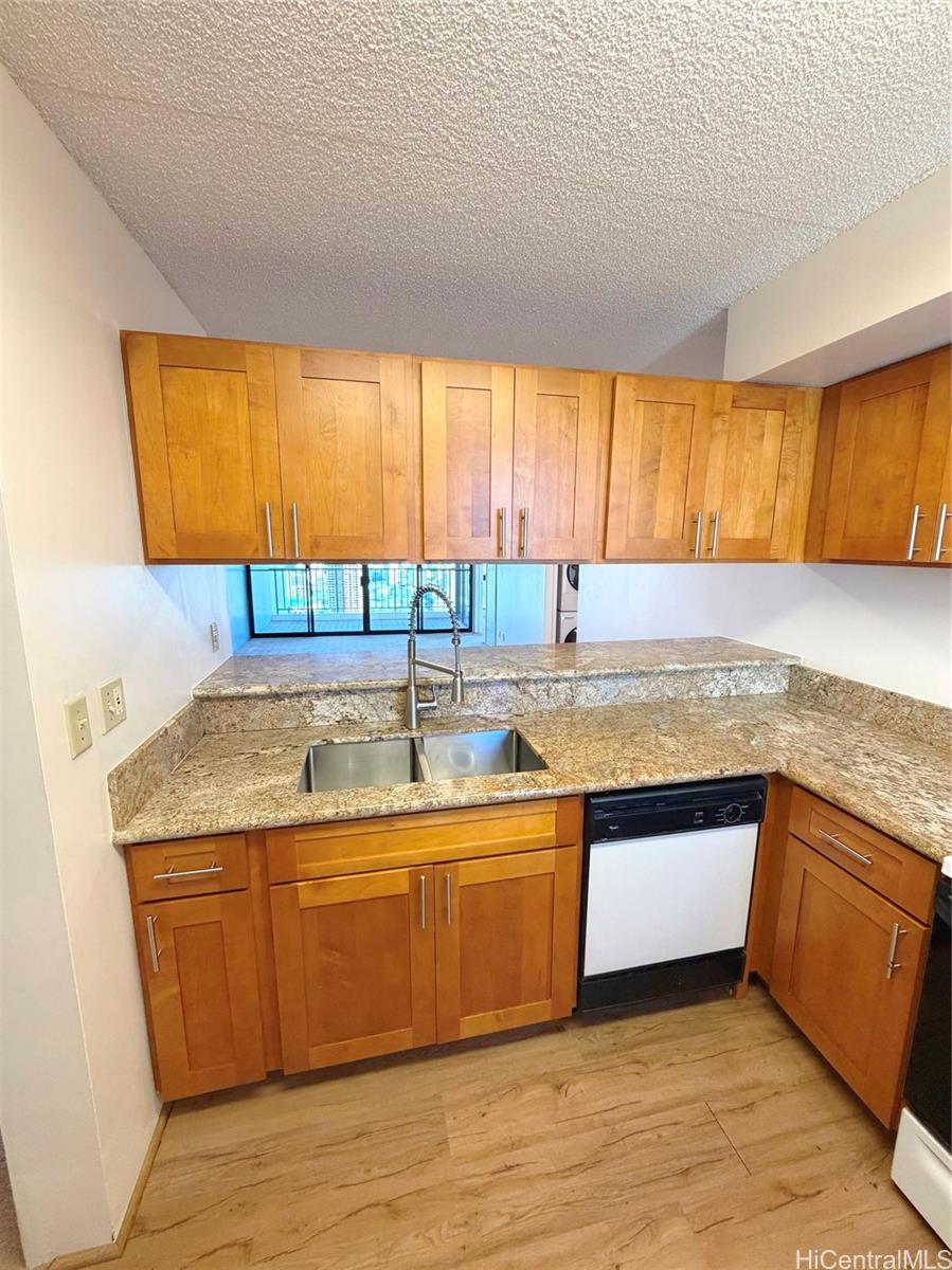 990 Ala Nanala St Honolulu - Rental - photo 3 of 24