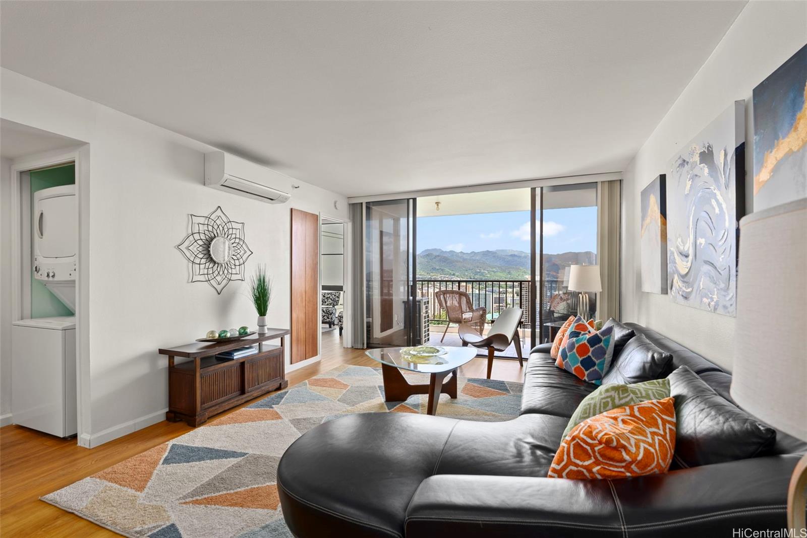 Franklin Towers condo # 35B, Honolulu, Hawaii - photo 2 of 25
